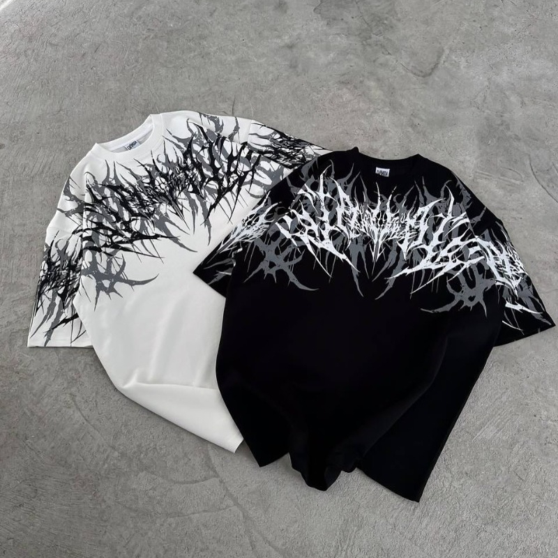 Streetwear Brand Font - Y2Kゴスストリートウェアブランド、ユニセックスオーバーサイズTシャツ、トーンメタルフォントプリントトップス、トレンドの流行りのダークグランジストリートウェアに。